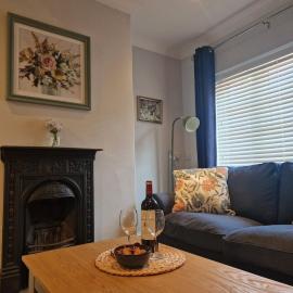 Cosy Cottage in the centre of Stratford-upon-Avon، فندق في ستراتفورد أبون آفون