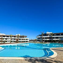 Luxury 3-Bedroom Apartment in Village Verde, hotel in Sotogrande