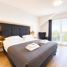 ROYAL Villa RESORT & SPA - Jacuzzi, Sauna, MELEX na plażę, Masaże, Apartamenty z kuchnią, Widok na Zalew Wiślany, hotel in Krynica Morska