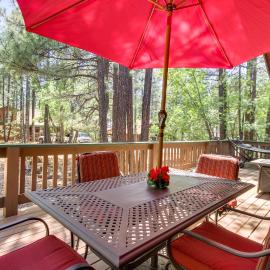 Large Deck & A/C! Serene Family Retreat in Pinetop, hotel u gradu Indian Pine
