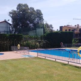 Sumiciu, apartamento con piscina en Llanes VUT-1656-AS، فندق في يانس