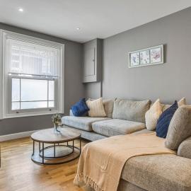 Stylish 2BR Home with Full AC, 1 Bathroom Sleeps 4
