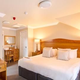 Rooms At 95 Long Street, хотел в Атърстоун
