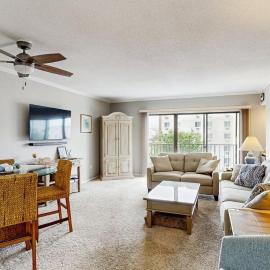 Ocean Block retreat with easy beach access & shared pools