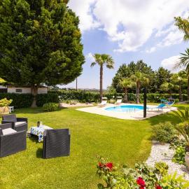 Villa Margiulù with Poo Wi-Fi BBQ Private parking, hotel Partannában
