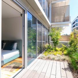 Coastal Bliss Stylish 2BR Apartment by LovelyStay, viešbutis mieste Canidelo