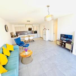 Urban Serenity 2BR Flat with terrace and parking