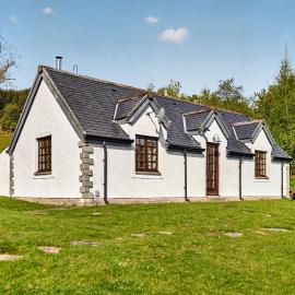 Ballimore Farm Cottage with wood-fired Hot Tub – hotel w mieście Taynuilt