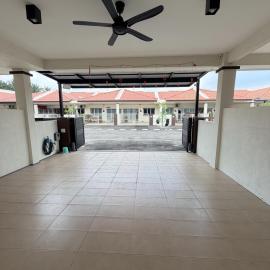 Small Yard Homestay Sungai Siput Cozy 3BR 6-8 Pax, hotel in Sungai Siput