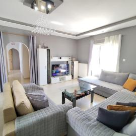 Bright & spacious apartment with Pelion view - 5' from Volos center, hotel en Volos