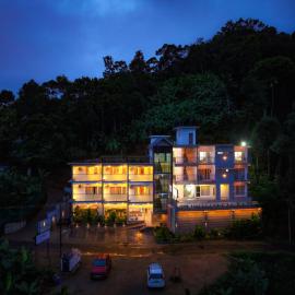 Sky Dale Pool Resort Munnar