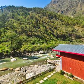 Riverside Bliss Cottages, hotel in Gushaini