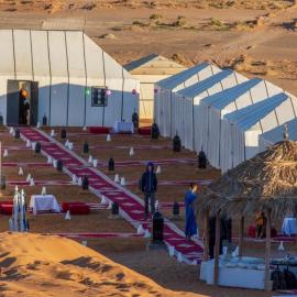 OVERNIGHT BERBER CAMP، فندق في Merdani