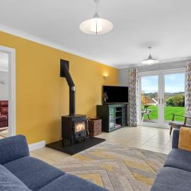 Llais Y Mor - large holiday home close to the beach - sleeps 8