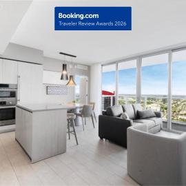 Stylish 3BR Resort Condo with Beach Access, Two Infinity Pools and Private Balcony -NO RESORT & NO PARKING FEES, CHECK DETAILS