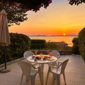 Sunset Three Shared Pool 100m from the Beach