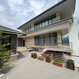 Panoramic Mountains Hotel Guba โรงแรมในQırızdǝhnǝ