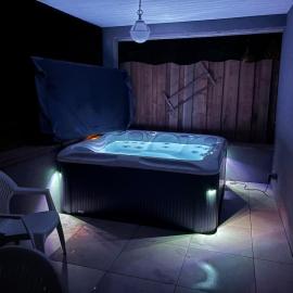 Gîte avec spa privé, calme 4 à 6 pers 2 chambres, Terrasse et BBQ
