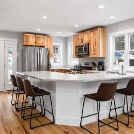 Newly built modern gem with 4 Beds Sanford Lake access close to Traverse City & Dunes, Hotel in Lake Ann