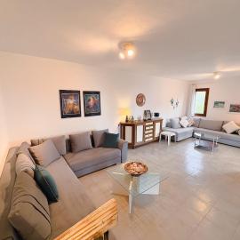 Sea Breeze House 50m from Beach - 2Floors- 6guests, hotel v destinaci Gerakini