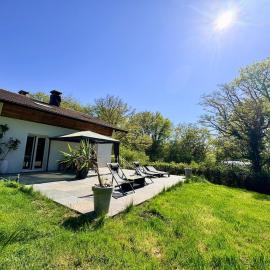 L'Art du bassin nature et accès direct au l'eau, hotel in Champagney