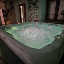 Loro House & Jacuzzi, hotel v mestu Posedarje
