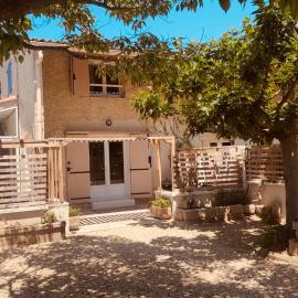 Villa Sainte Anne, hôtel à Sénas