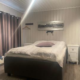 Countryside apartment close to sea and mountains, hotel em Vestnes