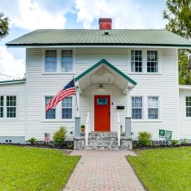 Walk to Stetson and Historic Downtown DeLand!