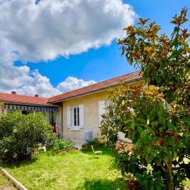 House with large garden Audenge, hotel in Audenge