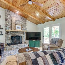 Private Family Home w/ Ocoee River Access, hotel a Benton