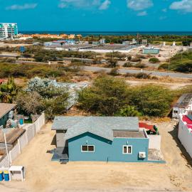 5 Minutes from Eagle Beach - Near SuperFood, hotel in Eagle Beach