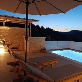 Lux Studios With Private Pool by ILIOS Georgioupoli, hotel u gradu 'Georgioupoli'