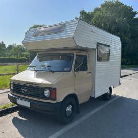 Charmantes Oldtimer Wohnmobil, hotel din Aachen