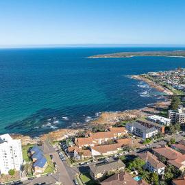 South Cronulla Ocean View Beach House Sleeps 8, hotel u gradu Cronulla