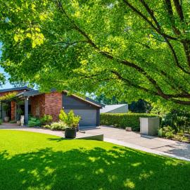 A Striking Contemporary Home in the Heart of Dubbo 5mins drive to DUBBO ZOO & 4mins to DUBBO GOLF CLUB & 9mins to DUBBO AIRPORT โรงแรมในดับโบ