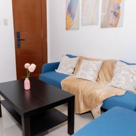 Modern 2BR Home Near Padre Pio SM & S&R with Parking, hotel in Santo Tomas