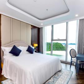 Centara Hotel & Residences Van Don, hotel u gradu Cái Rồng