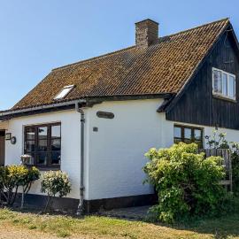 Stunning Home In Gudhjem With Wifi, hotel u gradu Gudhjem