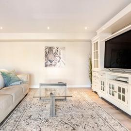 Private Suite with Pool Access, Hotel in Bowmanville