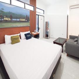 Urbanview Semeru Guesthouse near Stasiun Blitar, hotel di Blitar