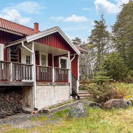 Pet Friendly Home In Djurhamn With House Sea View – hotel w mieście Djurhamn