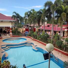 Townhouse Sentosa Elenita Private Resort, hotel i Los Baños
