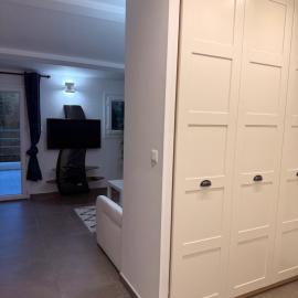 Appartement 42m2 climatisé avec terrasse，薩茲的飯店