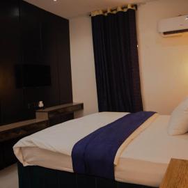 Maxbliss Optimum Royal Hotel, hotel em Benin City