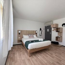 Hotel Atena Bordeaux Sud Est - Vélo Friendly, hotel i Créon