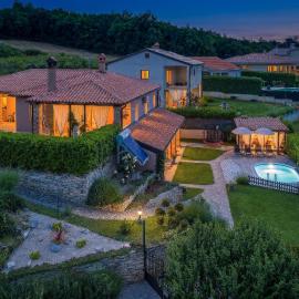 Casa Sara and Sasha near Motovun with private pool - pet friendly truffle paradise, хотел в Oprtalj