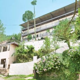 Aarohan - A Boutique Stay By Shivaneel Hospitality, hotel in Mukteshwar