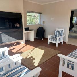 Ripples Beach House - 14 sleeper, hotel in Port Alfred