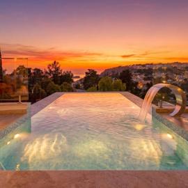 Villa Gaia - Sunset Views, Indoor Heated Pool, Sauna and Games Room